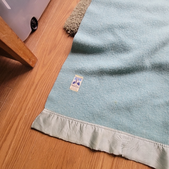 Vintage KENWOOD FLORALTINT; Heavy-Wt 2-Colour Wool Blanket 66Lx72W-IN aqua blue - Picture 2 of 7